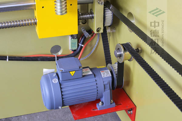 ZDP-4022強扭矩電機，后退料迅速，鋼絲同步帶精確更靜音.jpg